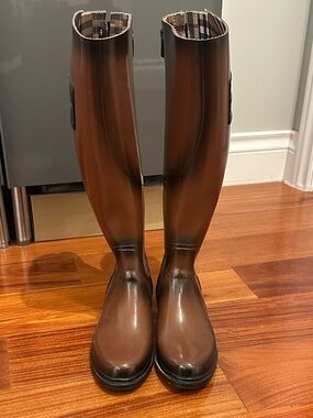 Burberry Equestrian Rain boots